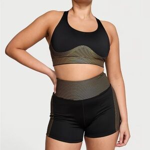 VS Essential Shine Shorties VSX Collection black & gold spandex shorts Large